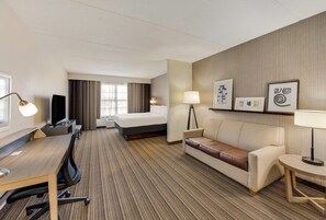 Room, 1 King Bed, Non Smoking | 1 bedroom, hypo-allergenic bedding, desk, blackout drapes
