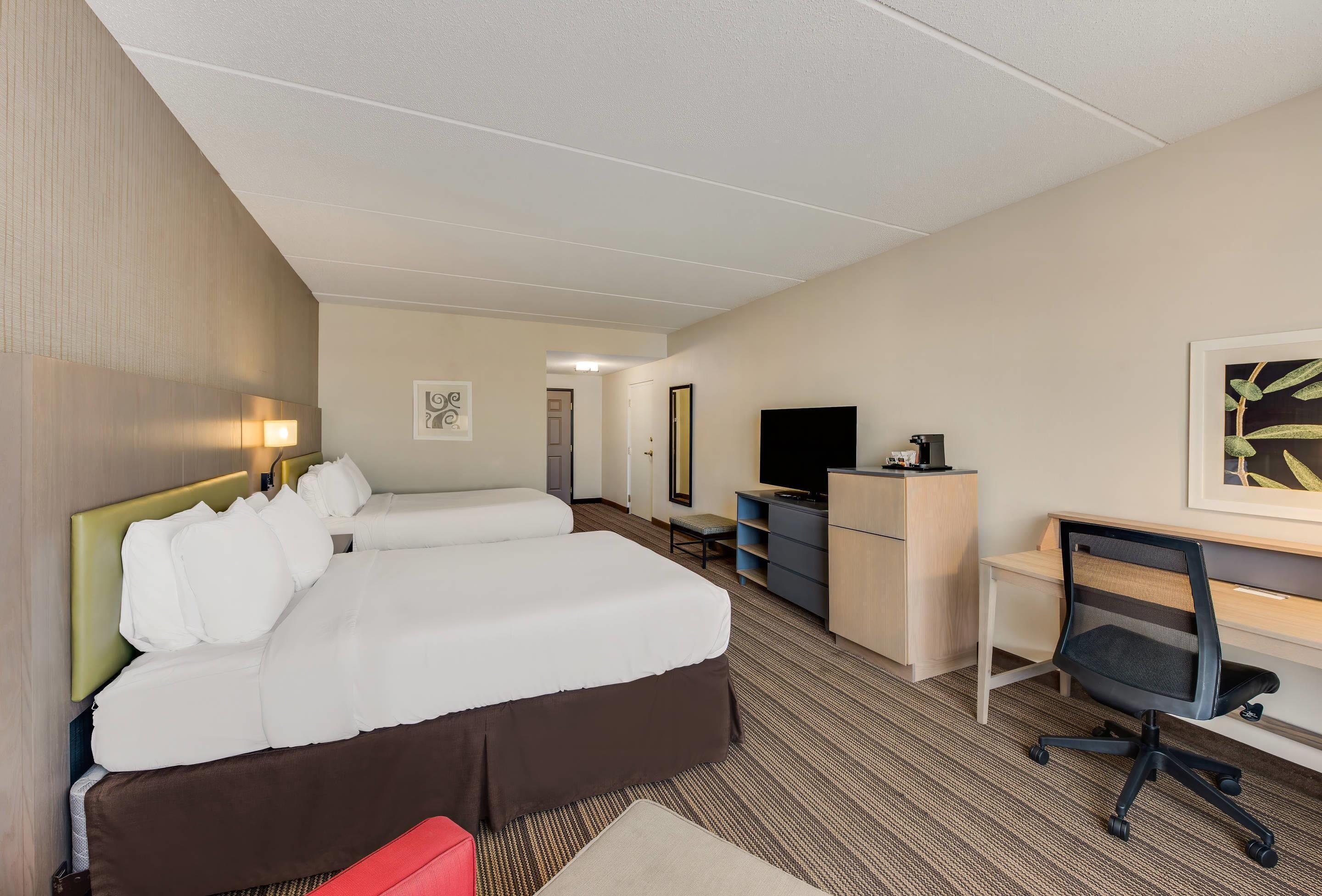 Rom, 2 queensize-senger, ikke-røyk | Allergitestet sengetøy, skrivebord, blendingsgardiner og lydisolert