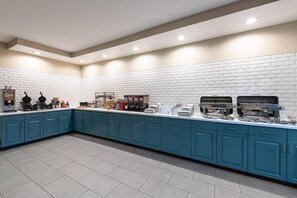Free buffet breakfast - Country Inn & Suites by Radisson, Findlay, OH (Findlay)