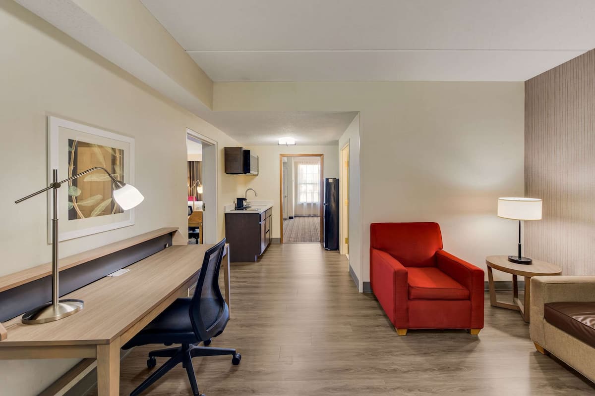 Suite, Multiple Beds, Non Smoking | 1 bedroom, hypo-allergenic bedding, desk, blackout drapes