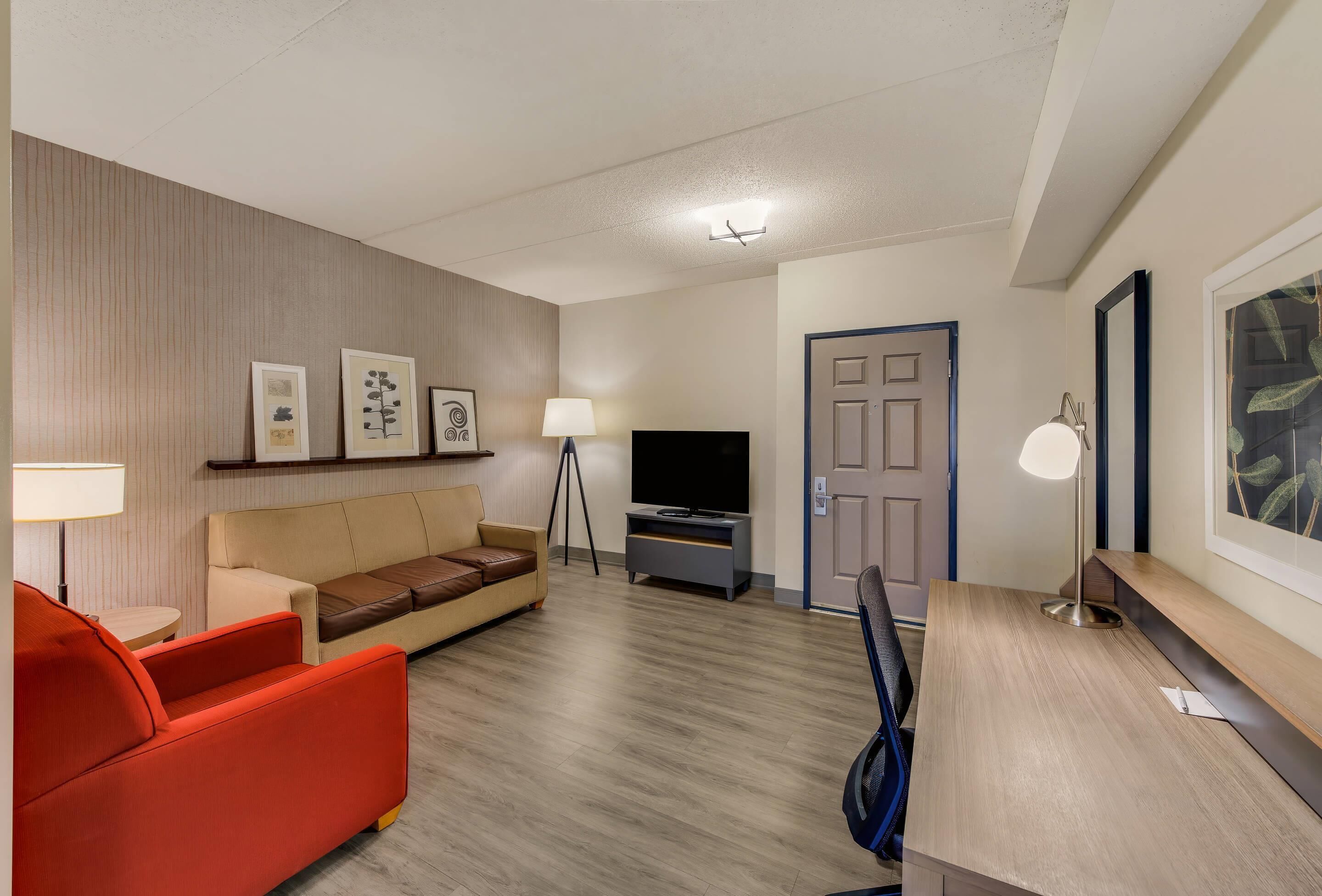 Suite, flere senger, ikke-røyk | Allergitestet sengetøy, skrivebord, blendingsgardiner og lydisolert