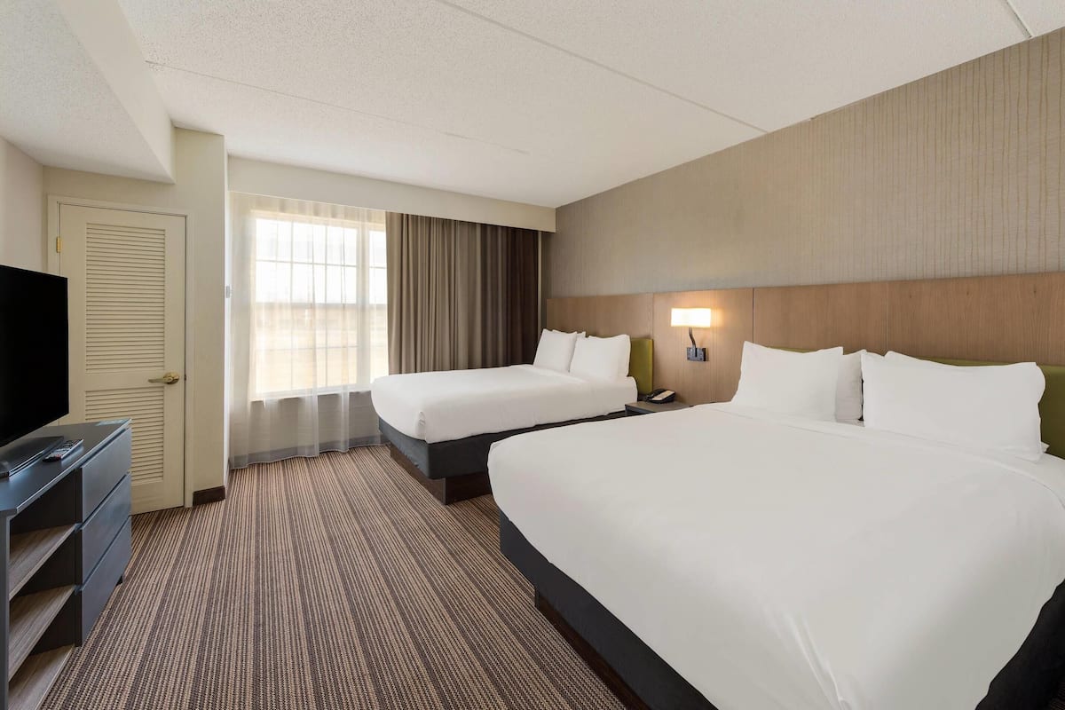Suite, 1 Bedroom, Non Smoking (1 bedroom) | 1 bedroom, hypo-allergenic bedding, desk, blackout drapes