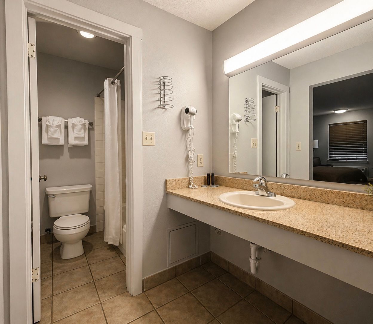 Combined shower/tub, free toiletries, hair dryer, towels