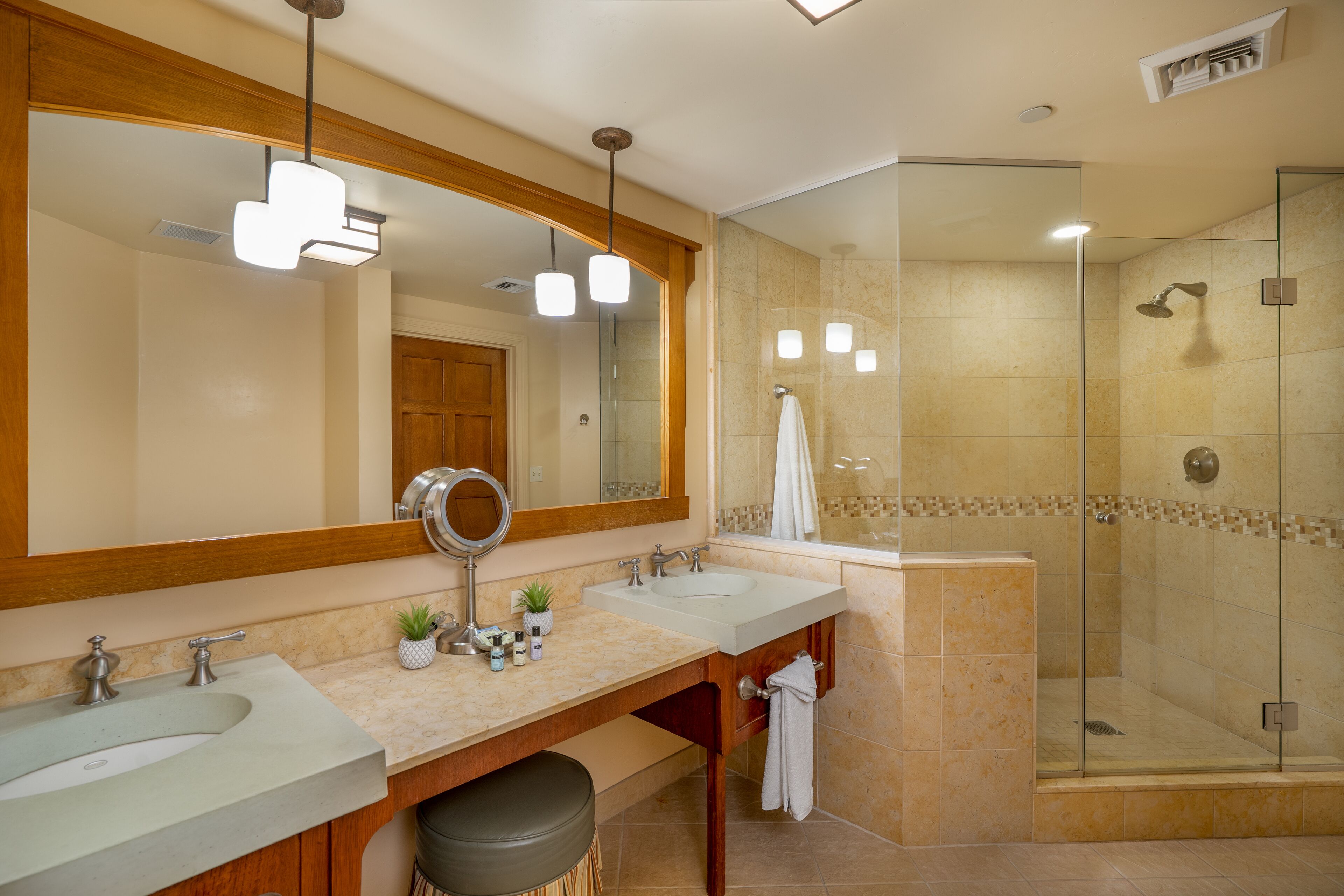 Miljøvenlige toiletartikler, hårtørrer, badekåber, håndklæder