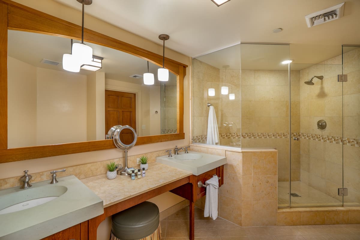 Miljøvenlige toiletartikler, hårtørrer, badekåber, håndklæder