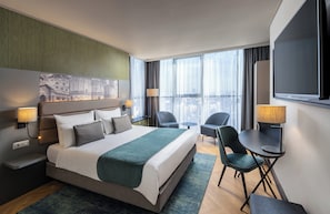 Literie de qualité, lit avec matelas Tempur-Pedic, minibar