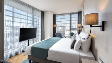 Premium bedding, Tempur-Pedic beds, minibar, in-room safe