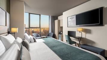 Deluxe Triple Room | Premium bedding, Tempur-Pedic beds, minibar, in-room safe