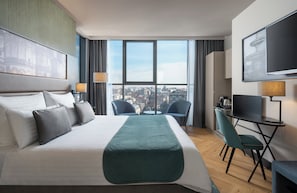 Premium bedding, Tempur-Pedic beds, minibar, in-room safe - Leonardo Hotel Bucharest City Center (Bucharest)