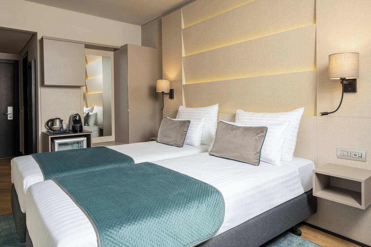 Kamar Comfort, 2 Tempat Tidur Twin | Seprai premium, tempat tidur Tempur-Pendic, minibar, dan brankas