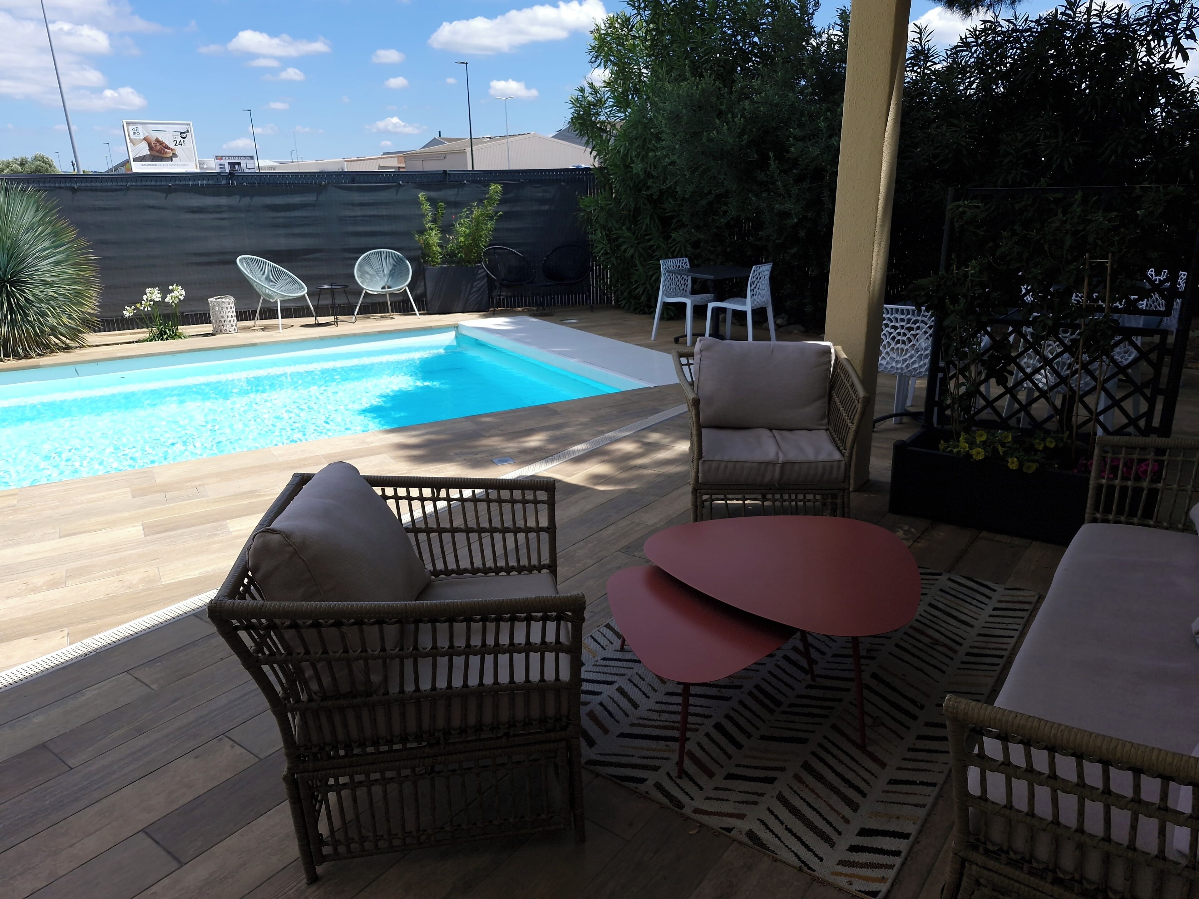 المنشأة من الخارج