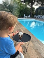 Breakfast and dinner served, alfresco dining 