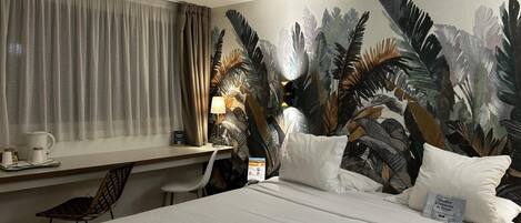 Standard Room, 1 Double Bed | Premium bedding, in-room safe, desk, laptop workspace