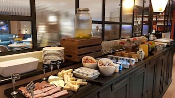 Daily buffet breakfast (EUR 13.90 per person)