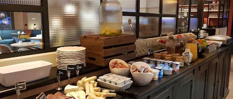 Daily buffet breakfast (EUR 13.90 per person)