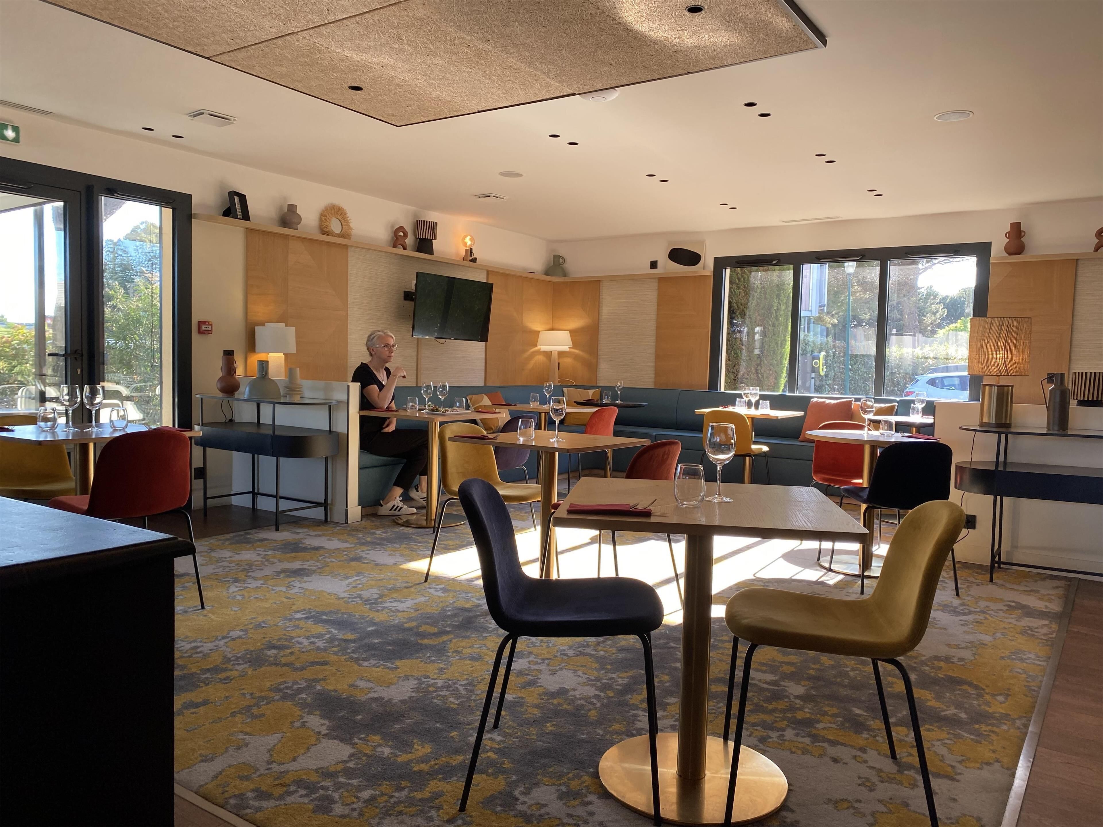 Serveert ontbijt en diner, openlucht dineren 