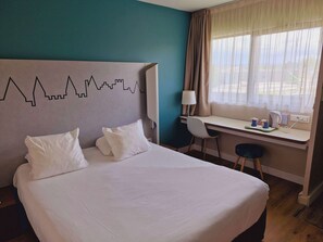 Premium bedding, in-room safe, desk, laptop workspace