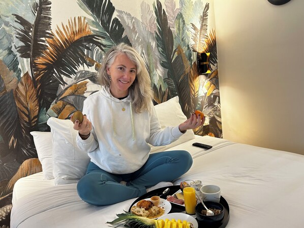 Standard Room, 1 Double Bed | In-room dining