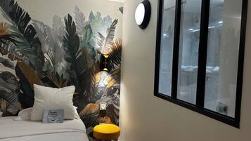 Standard Room, 1 Double Bed | Premium bedding, in-room safe, desk, laptop workspace