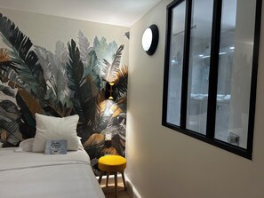Kamar Standar, 1 Tempat Tidur Double | Seprai premium, brankas, meja kerja, dan ruang kerja ramah laptop