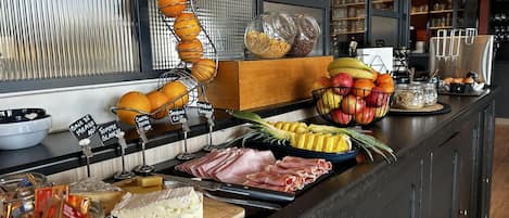 Daily buffet breakfast (EUR 14.00 per person)