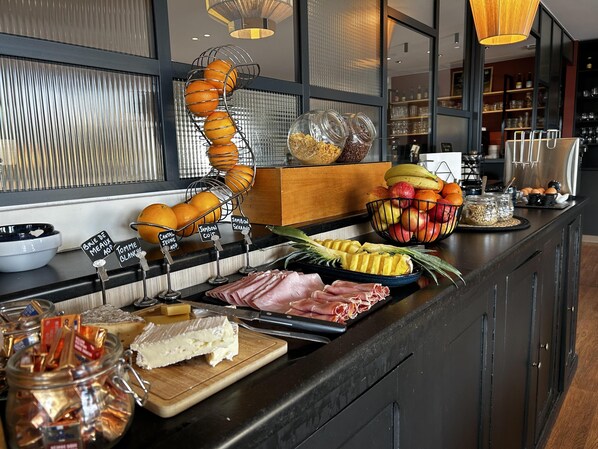 Daily buffet breakfast (EUR 14.00 per person)