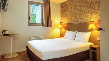 Standard Room, 1 Double Bed | Premium bedding, desk, blackout curtains, iron/ironing board