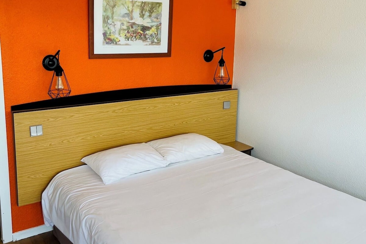 Economy Double Room | Desk, laptop workspace, iron/ironing board, free cots/infant beds