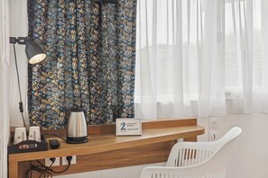 書桌、手提電腦工作空間、熨斗/熨衫板、免費嬰兒床