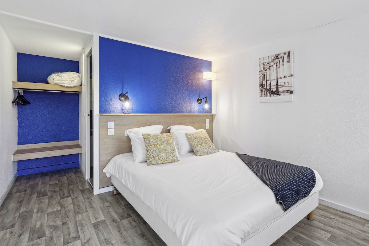 Comfort Double Room | Desk, laptop workspace, iron/ironing board, free cots/infant beds