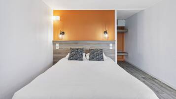 Comfort Double Room | Desk, laptop workspace, iron/ironing board, free cots/infant beds