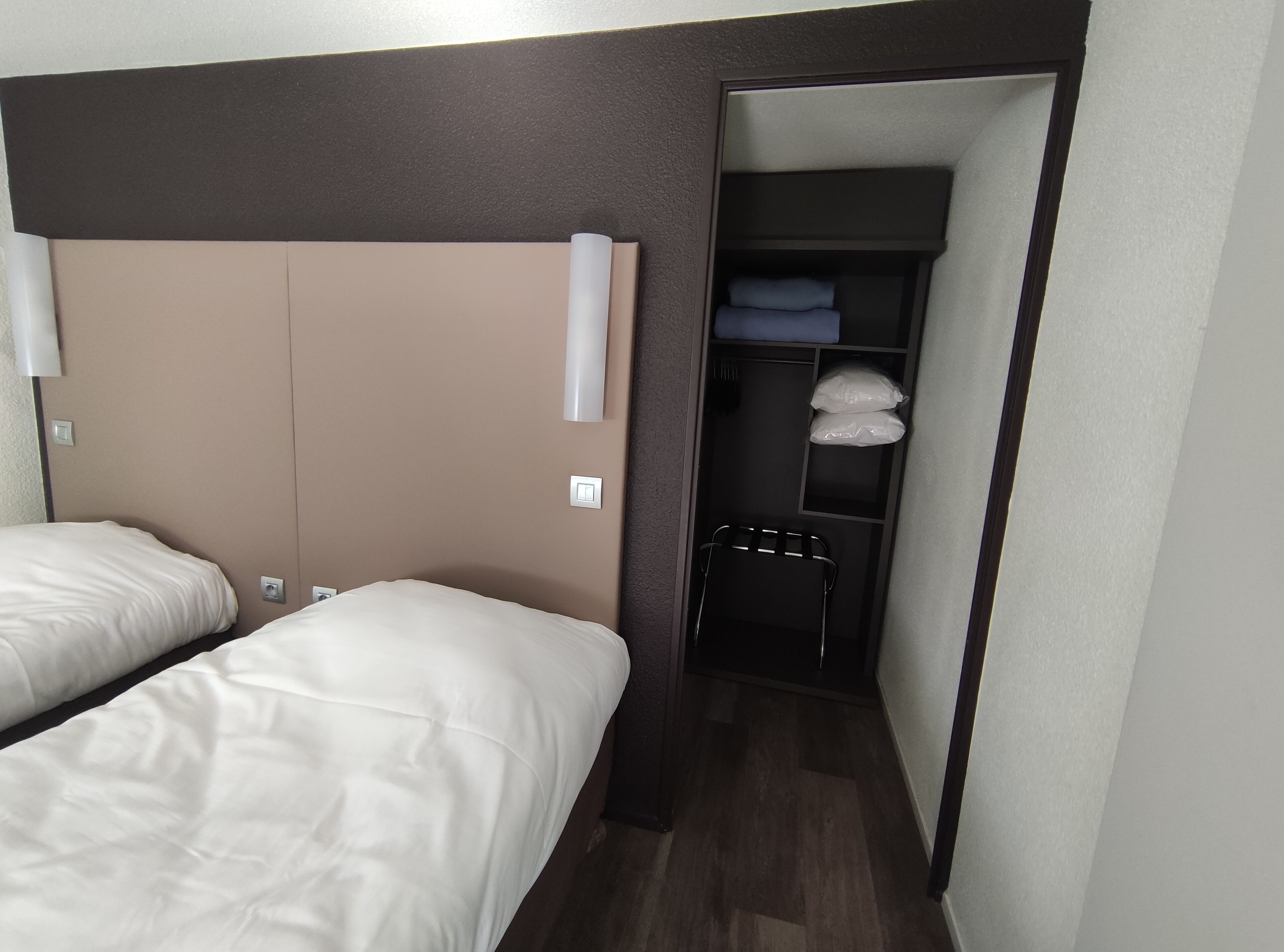 Chambre Standard, 2 lits une place | Bureau, rideaux occultants, chambres insonorisées