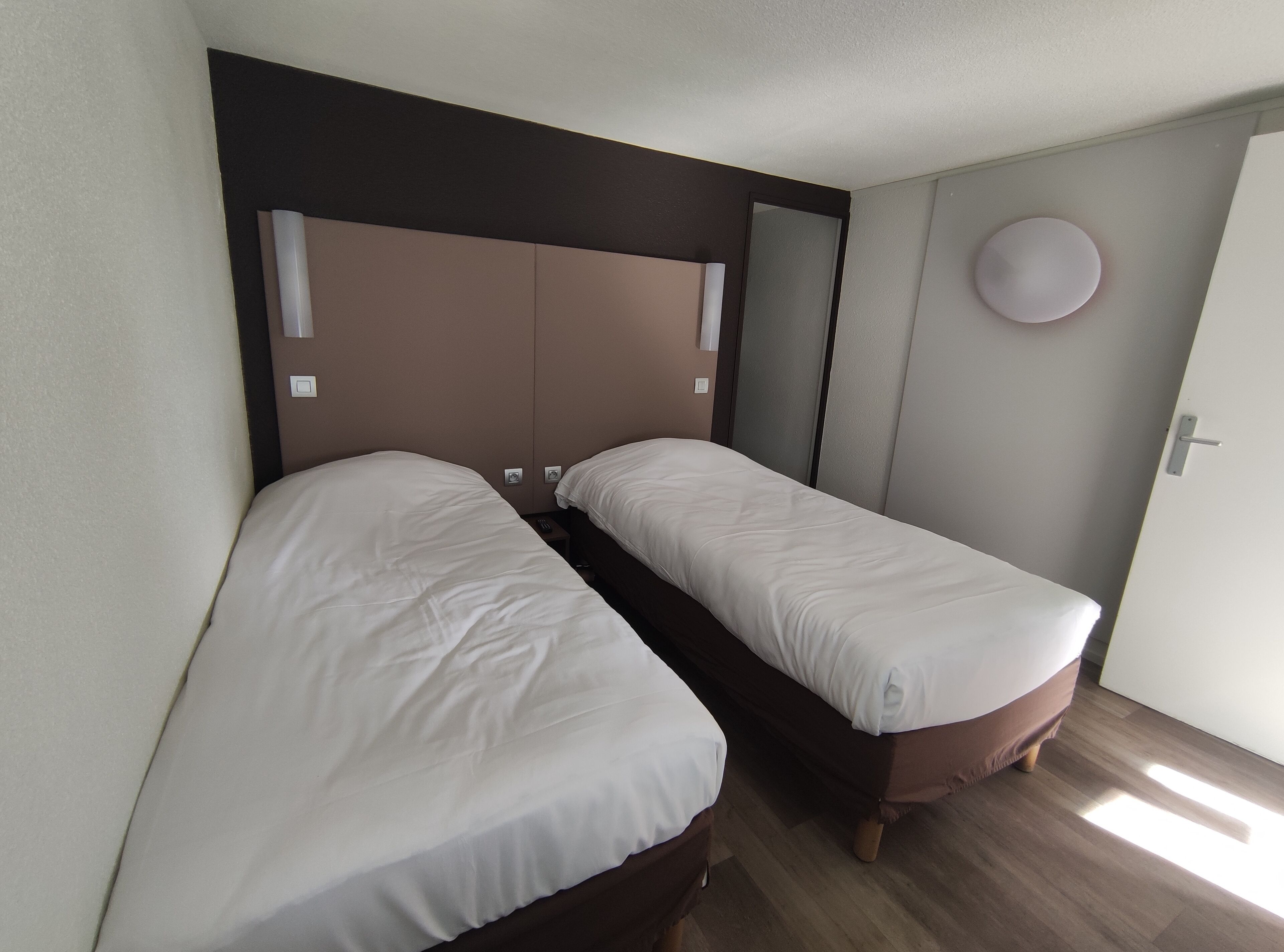 standard room, 2 single beds | desk, blackout curtains, soundproofing, iron/ironing board