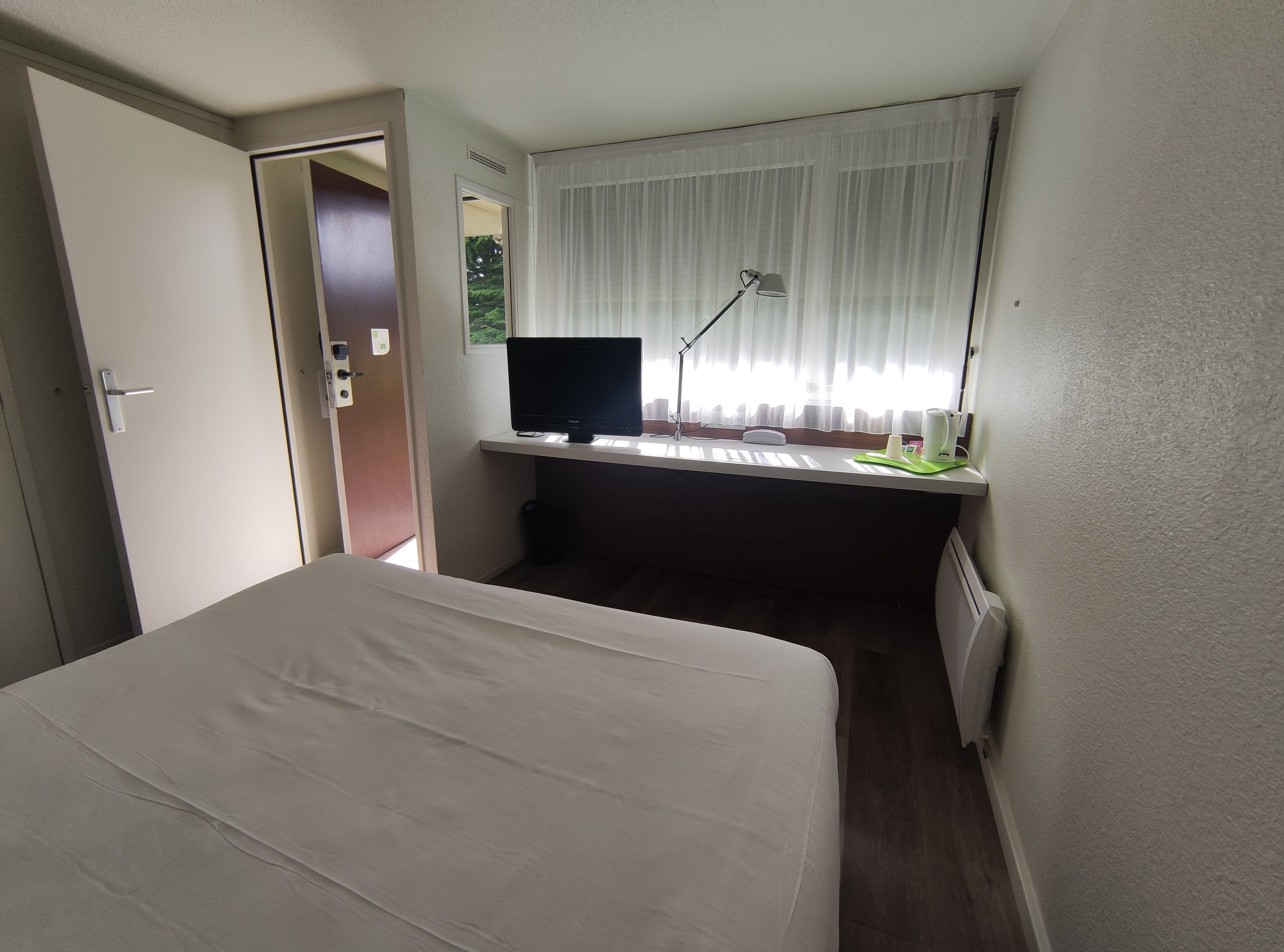 standard room, 1 double bed | desk, blackout curtains, soundproofing, iron/ironing board