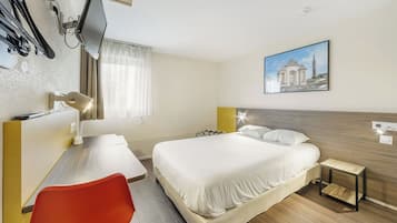 Standard Room, 1 Queen Bed, Non Smoking | Desk, free WiFi, bed sheets