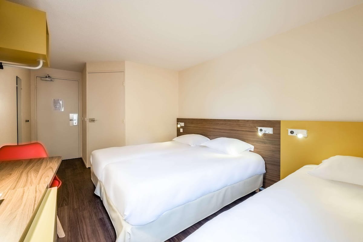 Desk, blackout drapes, WiFi (free), bed sheets