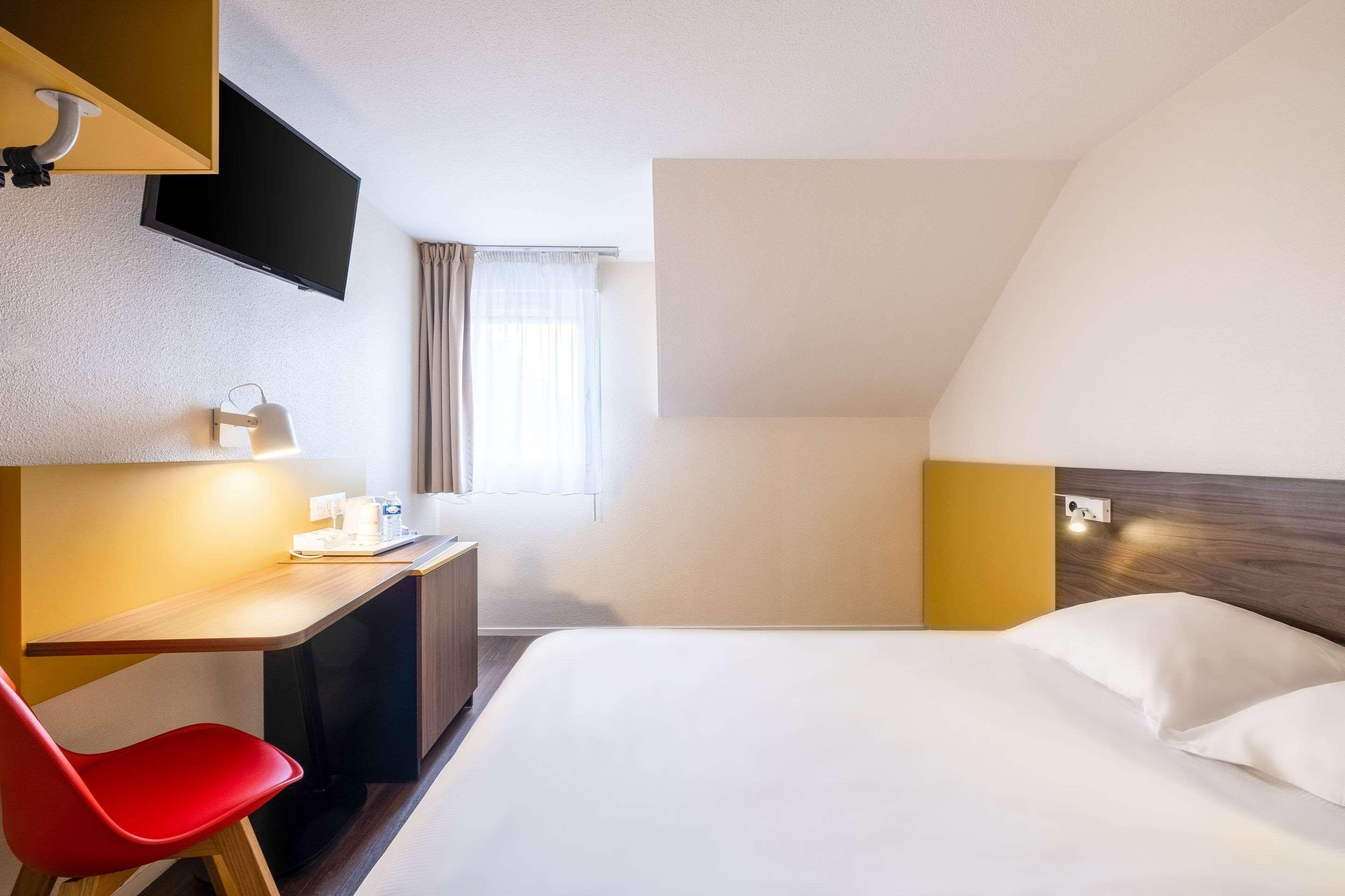 Desk, blackout drapes, WiFi (free), bed sheets