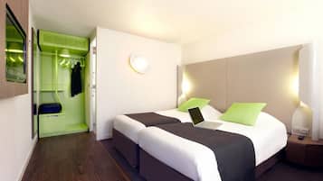 Standard Twin Room | Desk, laptop workspace, soundproofing, free WiFi