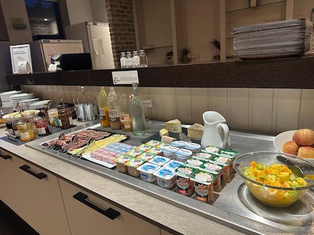 Desayuno buffet diario (EUR 14 por persona)