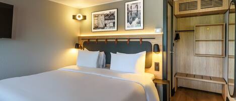 Sängtillbehör av högsta kvalitet, skrivbord och mörkläggningsgardiner