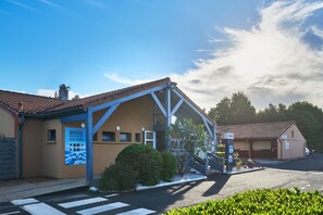 Exterior - Kyriad Niort Est - La Crèche (La Creche)