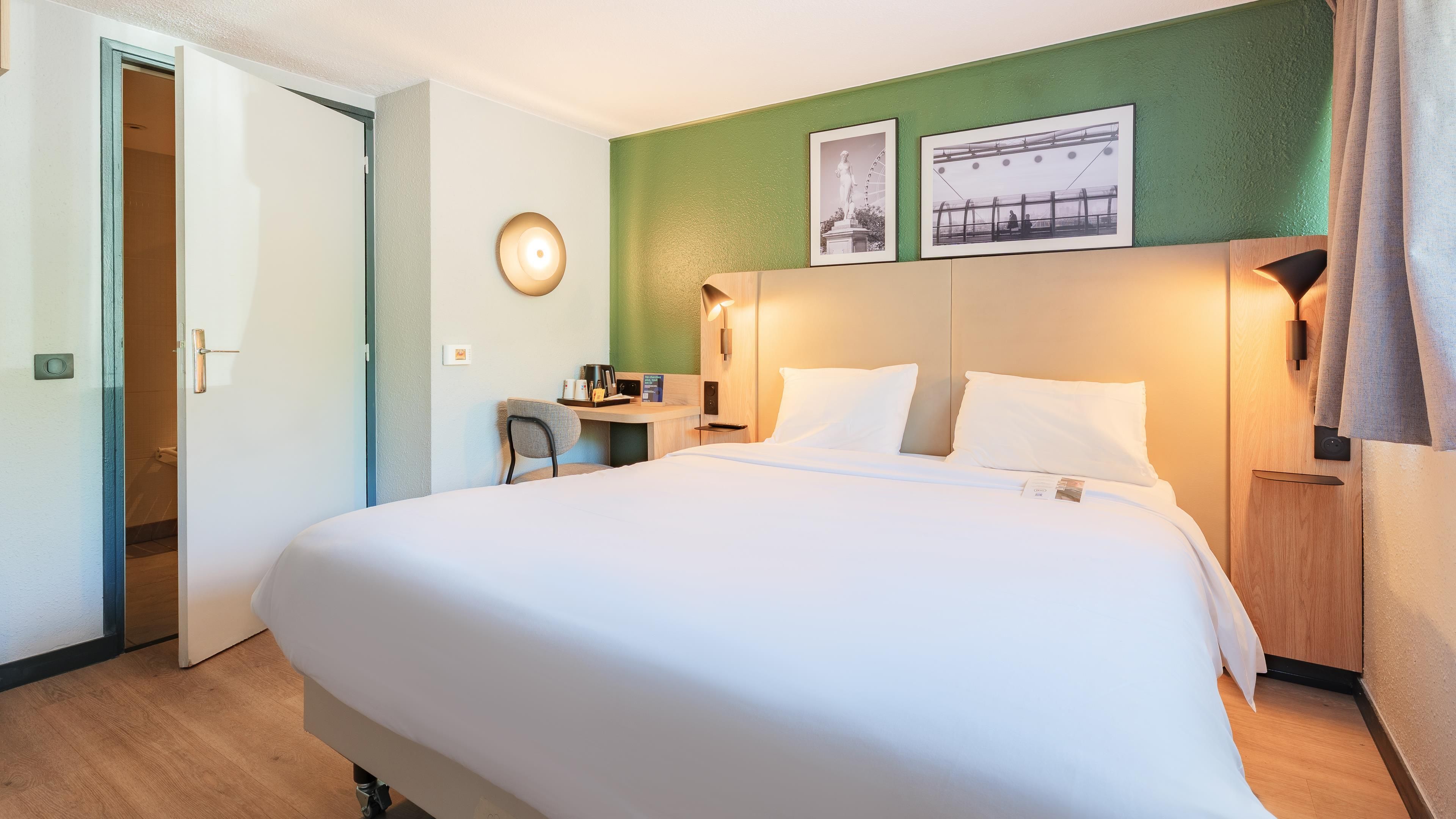 Premium bedding, desk, blackout drapes, soundproofing