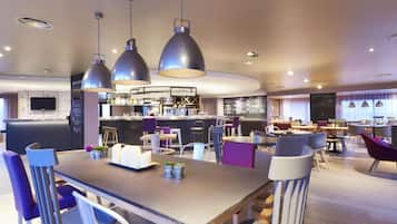 Breakfast, lunch, dinner served; Regional cuisine