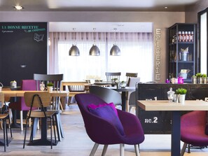 Breakfast, lunch, dinner served; Regional cuisine  - Campanile St Germain En Laye (Saint-Germain-en-Laye)