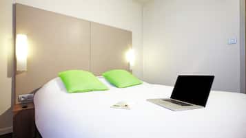 Desk, soundproofing, free cots/infant beds, free WiFi