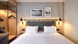 Superior Room, 1 King Bed | Premium bedding, desk, laptop workspace, blackout curtains