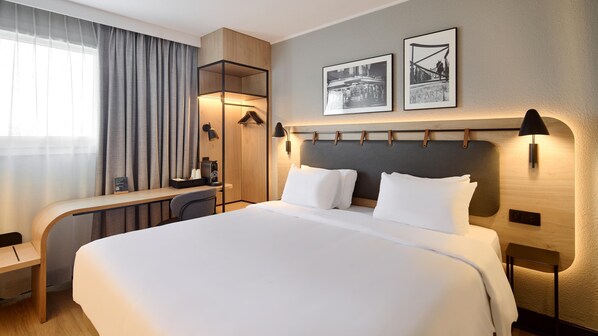 Superior Room, 1 King Bed | Premium bedding, desk, laptop workspace, blackout drapes