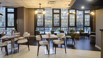 Breakfast, lunch, dinner served; local and international cuisine