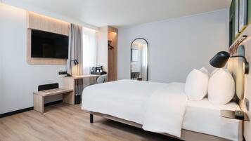 Superior Room, 1 King Bed | Premium bedding, desk, blackout curtains, soundproofing