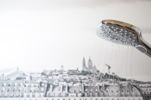 Amenidades de baño ecológicas y toallas 